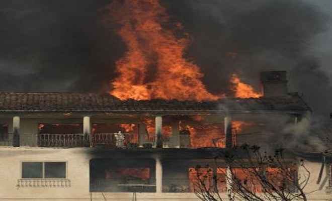 औरंगाबाद में भीषण आग से 22 घर जलकर राख, एक ही परिवार के तीन लोगों की मौत