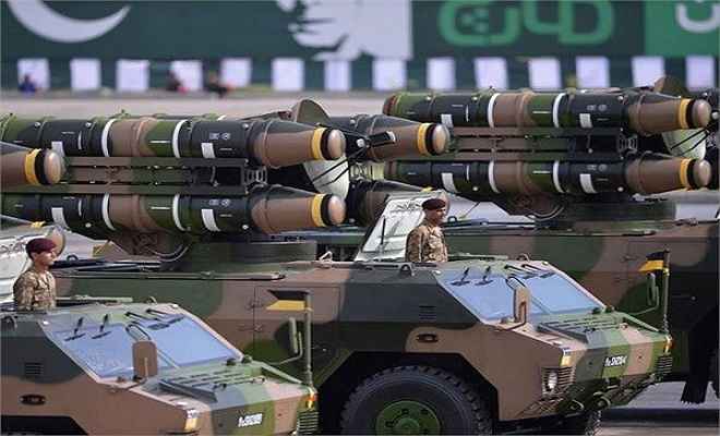 हथियारों के लिए पाकिस्तान ने थामा चीन का दामन, फेरा अमरीका से मुंह