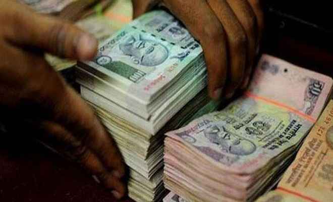 कर्नाटक: आयकर विभाग के दस्तों ने बड़ी मात्रा में सोना और नकदी की बरामद