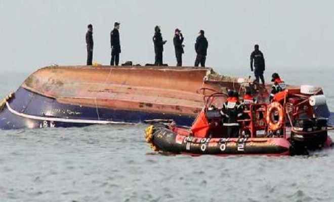 चीन: ड्रैगन नौका दौड़ के दौरान नाव पलटने से 17 लोगों की हुई मौत