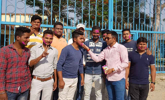 रक्सौल के केसीटीसी कॉलेज में इग्नु सेंटर फिर से शुरू होने पर एबीवीपी ने मनाई खुशी