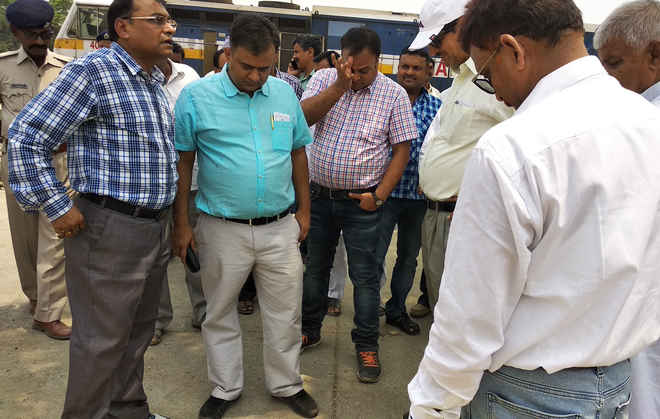 डीआरएम ने किया निरीक्षण, जैसे-जैसे बढ़ेगी आय, होगा रामगढ़वा स्टेशन का विकास- आरके जैन