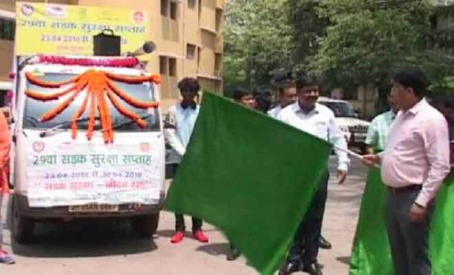 उपायुक्त ने यातायात जागरूकता रथ को हरी झंडी दिखाकर किया रवाना