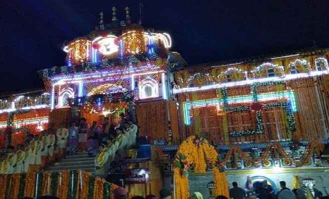 बद्रीनाथ मंदिर के कपाट खुलने के साथ ही चार धाम की यात्रा शुरू