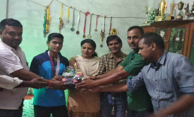 श्रीलंका में धूम मचाकर रामगढ़वा लौटी बिहार की बेटी एथलिट विजया ने कहा- अगला पड़ाव ओलम्पिक का स्वर्ण