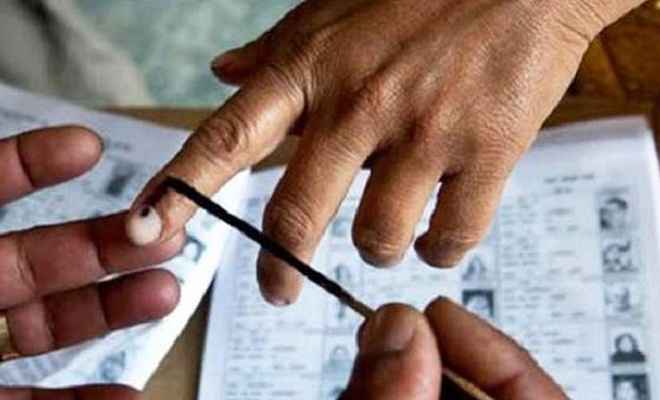 कर्नाटक चुनाव : 222 सीटों पर मतदान जारी