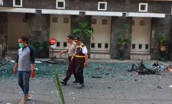 इंडोनेशिया के चर्च में आत्मघाती हमला में 8 मरे, दर्जनों घायल