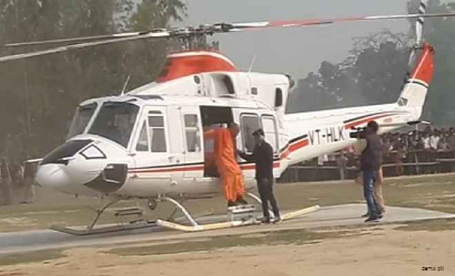 खतरे में पड़े मुख्यमंत्री  योगी, पायलट की सूझबूझ से हुई सुरक्षित लैंडिंग