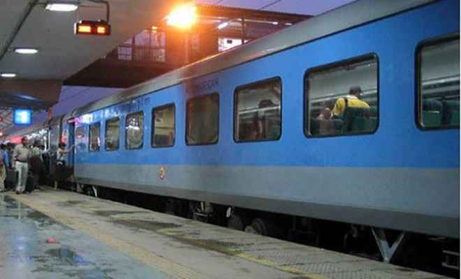 दिल्ली जाने वाली कई ट्रेनों का गंतव्य स्टेशन बदला, बिहार-झारखंड व यूपी के लोग होंगे प्रभावित