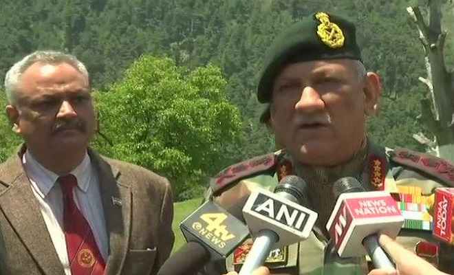 सेना प्रमुख जनरल बिपिन रावत ने पाकिस्तान को दी चेतावनी, कहा-शांति चाहिए, तो आतंकियों को भेजना बंद करे