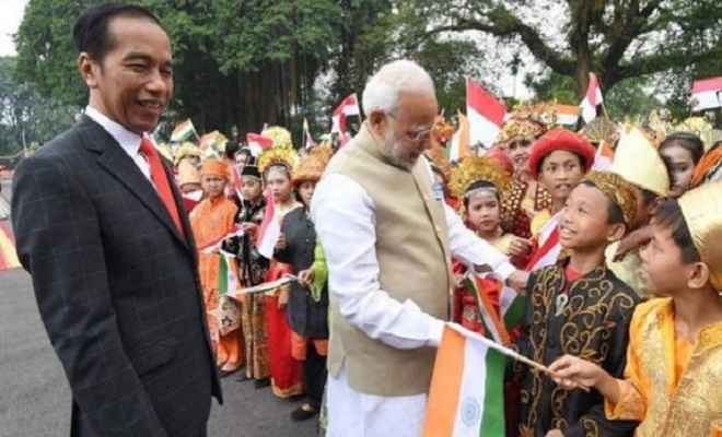 राष्ट्रीय पोशाक से मेरा स्वागत कर मेरा मन छू लिया : प्रधानमंत्री मोदी