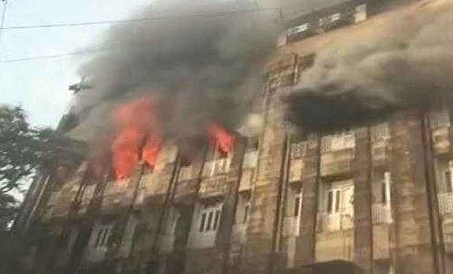 मुंबई आईटी ऑफिस के पास सिंधिया हाउस की इमारत में लगी आग