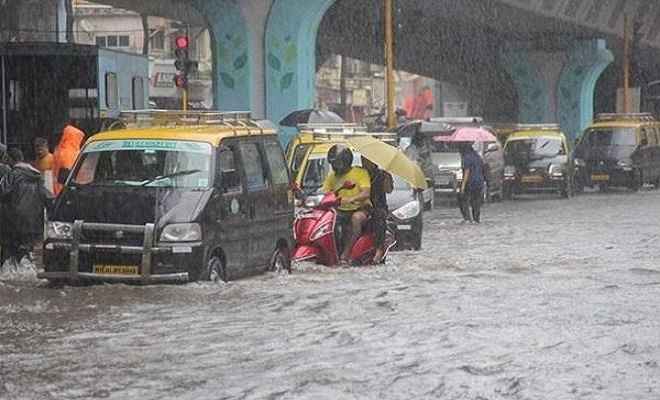 मुंबई में मानसून ने दी दस्तक, जलभराव का अलर्ट जारी