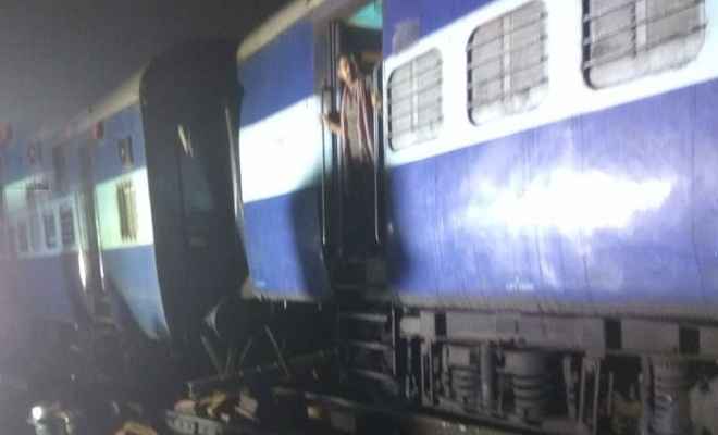 मुंबई-हावड़ा मेल के तीन डिब्बे पटरी से उतरे, कई ट्रेन रद्द