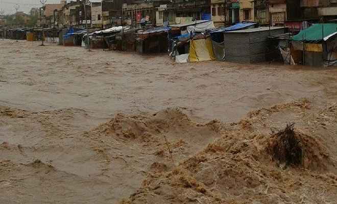 केरल में भारी बारिश, कई नदियां उफान पर