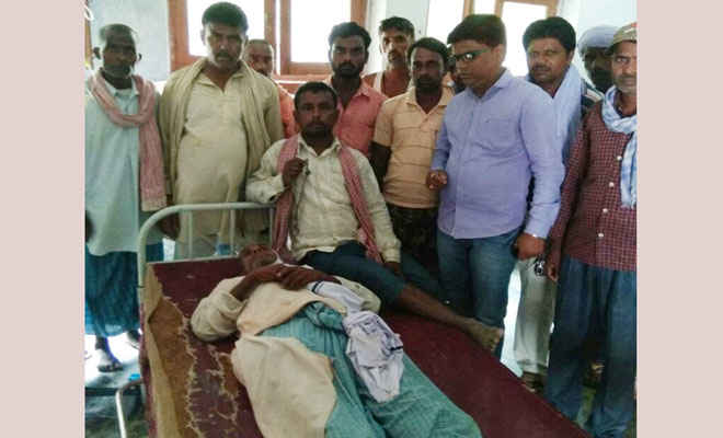 रामगढ़वा में मुखिया पर जानलेवा हमला, सिर में गंभीर चोट