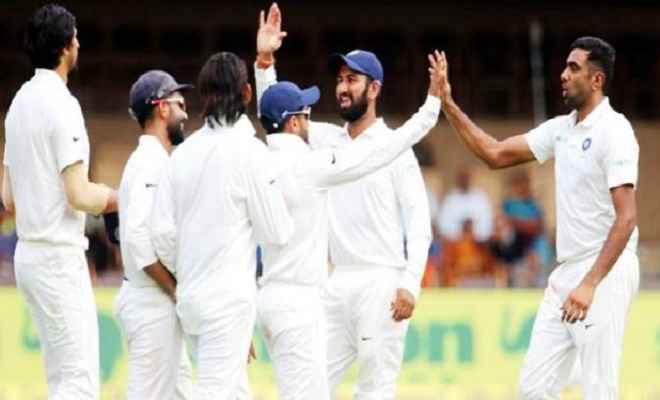 ऐतिहासिक जीत से 2 कदम दूर भारत, अफगानिस्तान के 8 विकेट गिरे