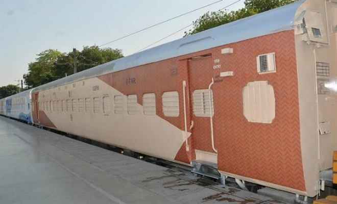 रेलवे में बड़ा बदलाव, अब नए रंग में नजर आएगी भारतीय रेल
