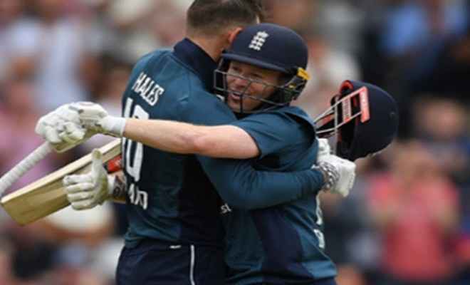 इंग्लैंड ने रचा इतिहास, ऑस्ट्रेलिया को 242 रनों से हराया