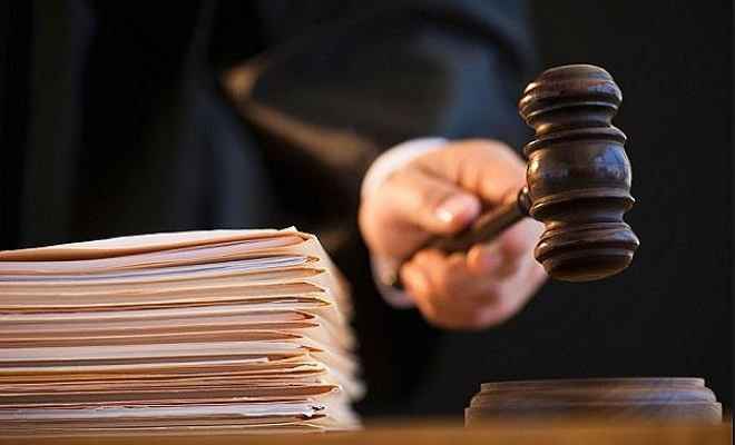 गुजरात उच्च न्यायालय ने दोषियों को सुनाई 10 साल की सजा