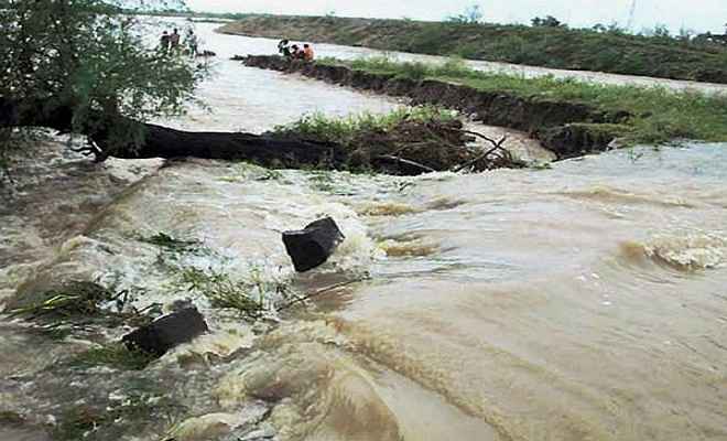 बिहार के कई जिलों में बाढ़,लोग परेशान