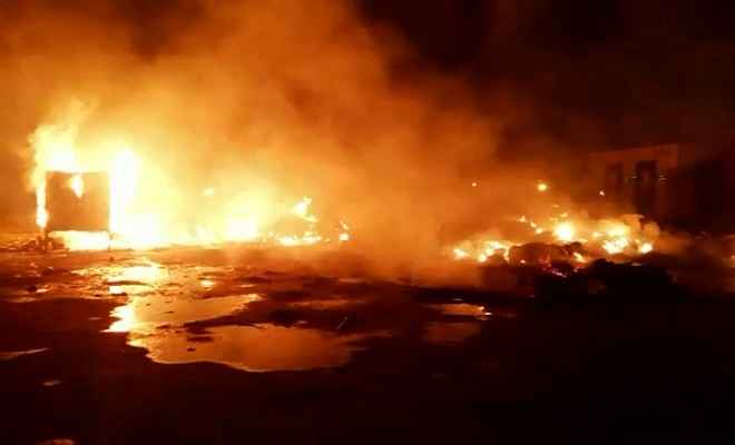 मुरैना के सब्जीमंडी में आग, कई दुकाने जलकर खाक