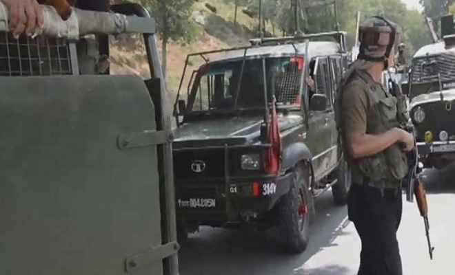 जम्मू कश्मीर: अनंतनाग में सीआरपीएफ के काफिले पर आतंकी हमला, 2 जवान घायल