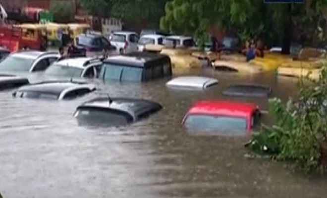 आगरा में आफत बनी मूसलाधार बारिश, 4 लोगों की मौत