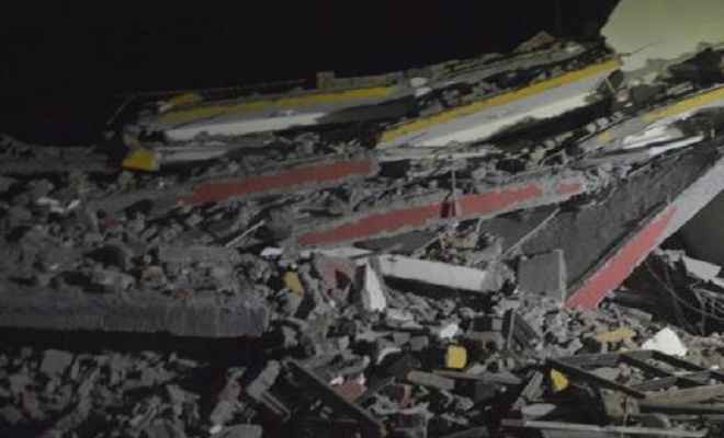 गाजियाबाद के खोड़ा में 5 मंजिला इमारत गिरी, मलबे में कई लोगों के दबे होने की आशंका