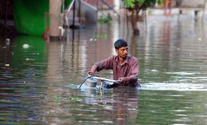 यूपी में बारिश ने बरपाया कहर, 33 की मौत, कई घायल