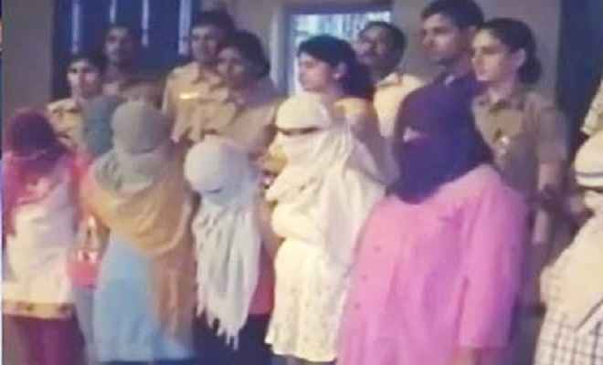 दिल्ली में वेश्यावृति रैकेट का भंडाभोड़, होटल से मुक्त कराई गईं 39 लड़कियां