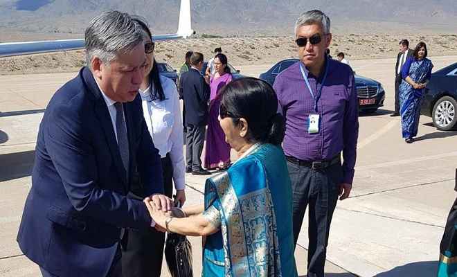 सुषमा स्वराज की किर्गिस्तान यात्रा संपन्न, उज्बेकिस्तान रवाना
