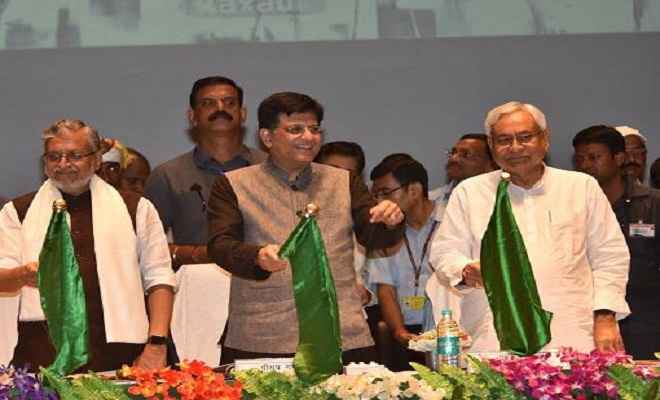 रक्सौल-नरकटियागंज रेलखंड का मुख्यमंत्री नीतीश ने पैसेंजर गाड़ी को हरी झंडी दिखाकर किया शुभारंभ