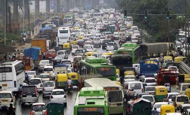 दिल्ली-एनसीआर में प्रदूषण पर लगाम के लिए प्लान, पेट्रोल-डीजल गाड़ियों पर होंगे अलग रंग के स्टिकर