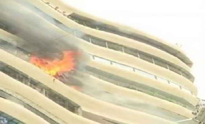 क्रिस्टल टॉवर में लगी आग, चार की मौत, 16 झुलसे