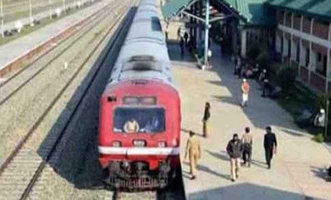 विरोध प्रदर्शन के मद्देनजर कश्मीर में दूसरे दिन भी रेल सेवा स्थगित