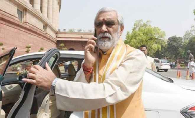 राफेल डील पर मोदी का बचाव करते-करते राहुल को 'नाली का कीड़ा' कह गए मंत्री