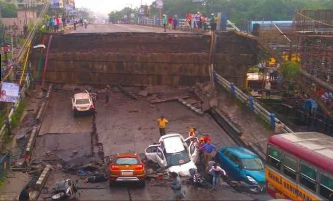 कोलकाता के तारातला में पुल गिरने से बड़ा हादसा, कई लोगों के मरने की आशंका