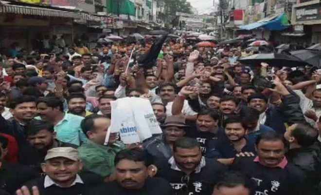 मप्र: भारत बंद रैली में भाजपा नेताओं के विरोध में दिखाए काले झंडे, 35 जिलों में हाई अलर्ट