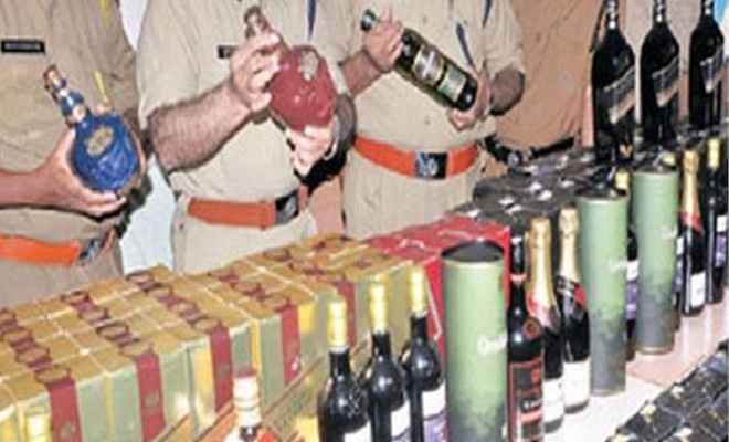 पुलिस को मिली बड़ी कामयाबी, भारी मात्रा में विदेशी शराब बरामद