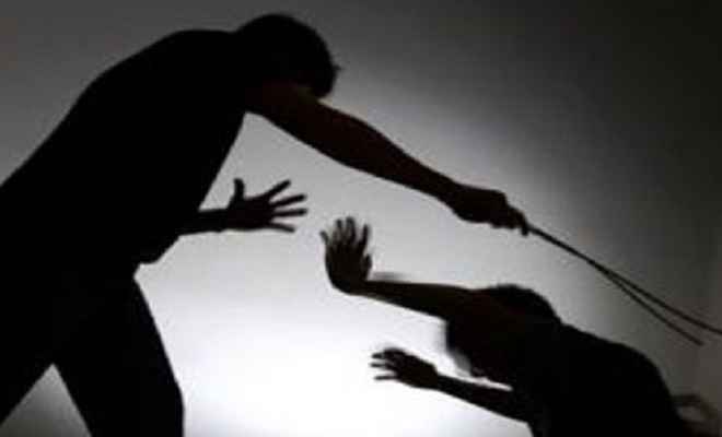 बच्चों के विवाद में हुई दो गुटों में मारपीट, महिला की पीट-पीटकर हत्या