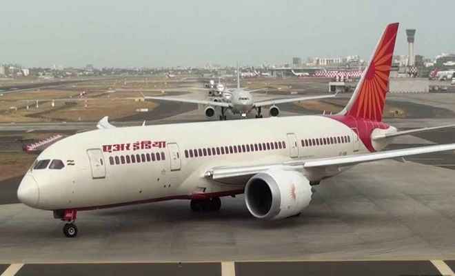 एअर इंडिया की विमान सेवा में आई कमी, 27 में 21 ड्रीमलाइनर ही भर रहे हैं उड़ान