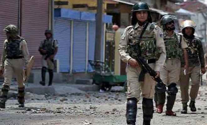 जम्मू/कश्मीर: सोपोर मुठभेड़ में 2 आतंकी ढेर, सब इंस्पेक्टर समेत 8 सुरक्षाकर्मी घायल