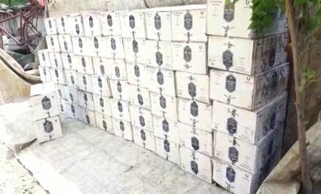 मोतिहारी के डुमरियाघाट में ट्रक पर लदी 3306 बोतल विदेशी शराब बरामद