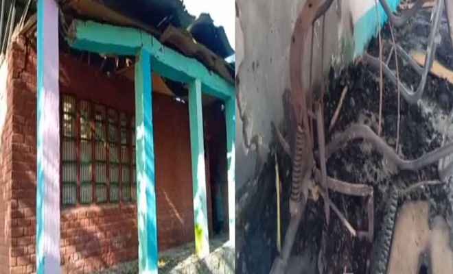 जम्‍मू-कश्‍मीर : चुनाव के विरोध में आतंकियों ने शोपियां में फूंका पंचायत घर