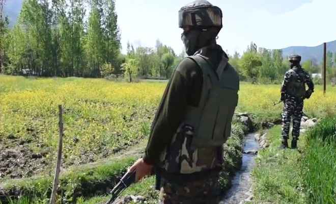 जम्मू कश्मीर : नियंत्रण रेखा के पास सुरक्षाबलों का आतंक निरोधक अभियान, 3 आतंकियों को किया ढेर