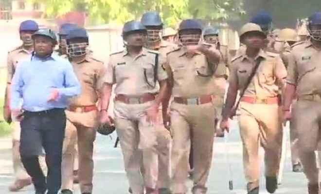 बीएचयू में डॉक्टरों व छात्रों के बीच हुई झड़प के बाद भड़की हिंसा, पुलिस फोर्स तैनात