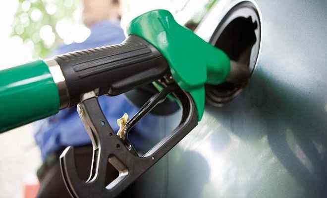 तेल में जारी रहेगा उछाल, कंपनियों ने की 100 रुपये लीटर पेट्रोल बेचने की तैयारी
