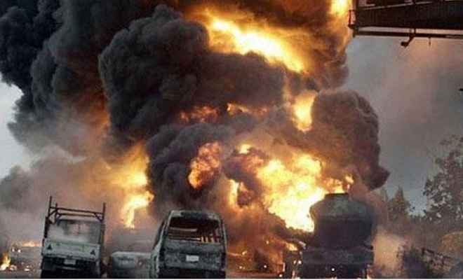 बलूचिस्तानः ट्रक-बस में भीषण टक्कर, 26 लोगों की मौत, 16 घायल