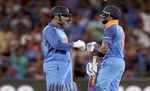 भारत बनाम आस्ट्रेलिया: विराट कोहली-धोनी के दम पर जीता भारत, सीरीज 1-1 से हुआ बराबर